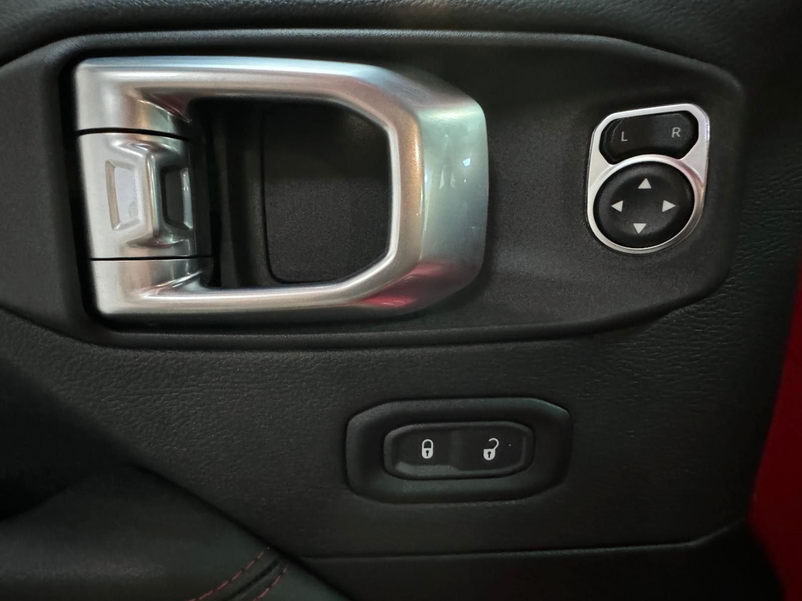 Fahrzeugabbildung Jeep RUBICON 392-6.4L HEMI V8-RECON 35"-STEEL BUMPER