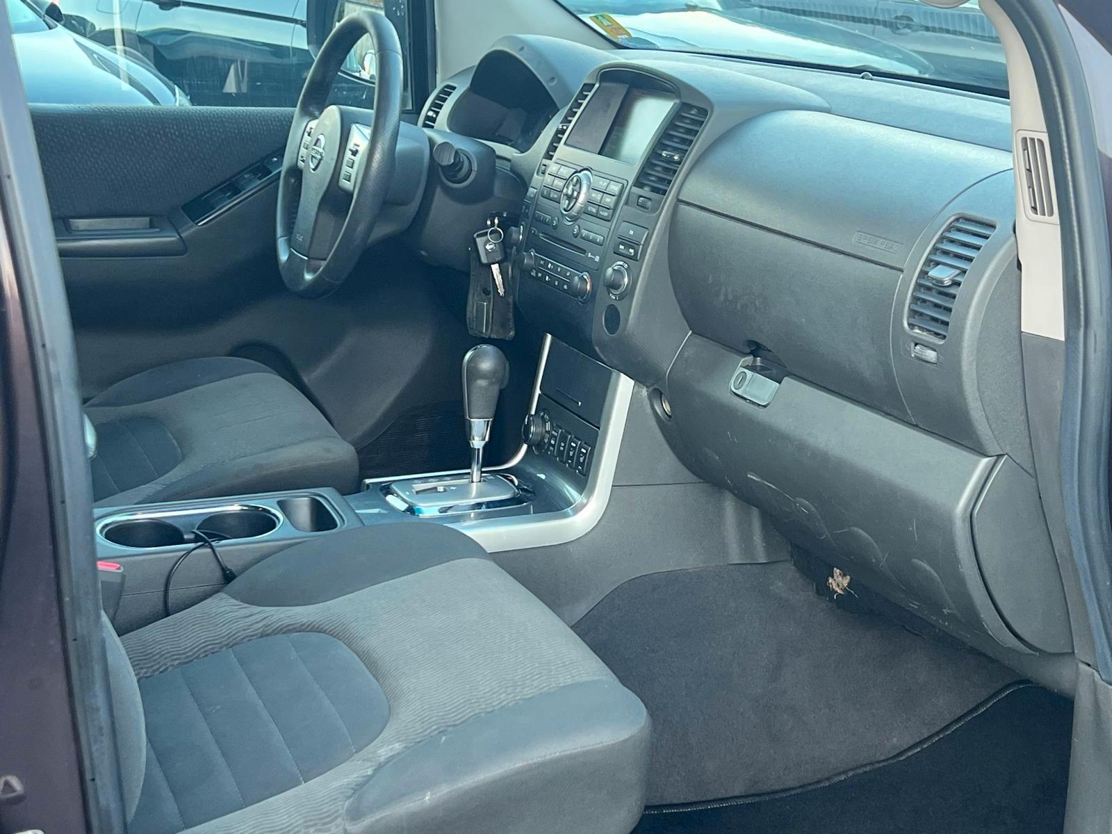 NISSAN NAVARA 2.5 DCI 190 CH 4X4 DOUBLE CAB LE BVA – GPS – SIÈGES CHAUFFANTS – CAMÉRA – ATTELAGE