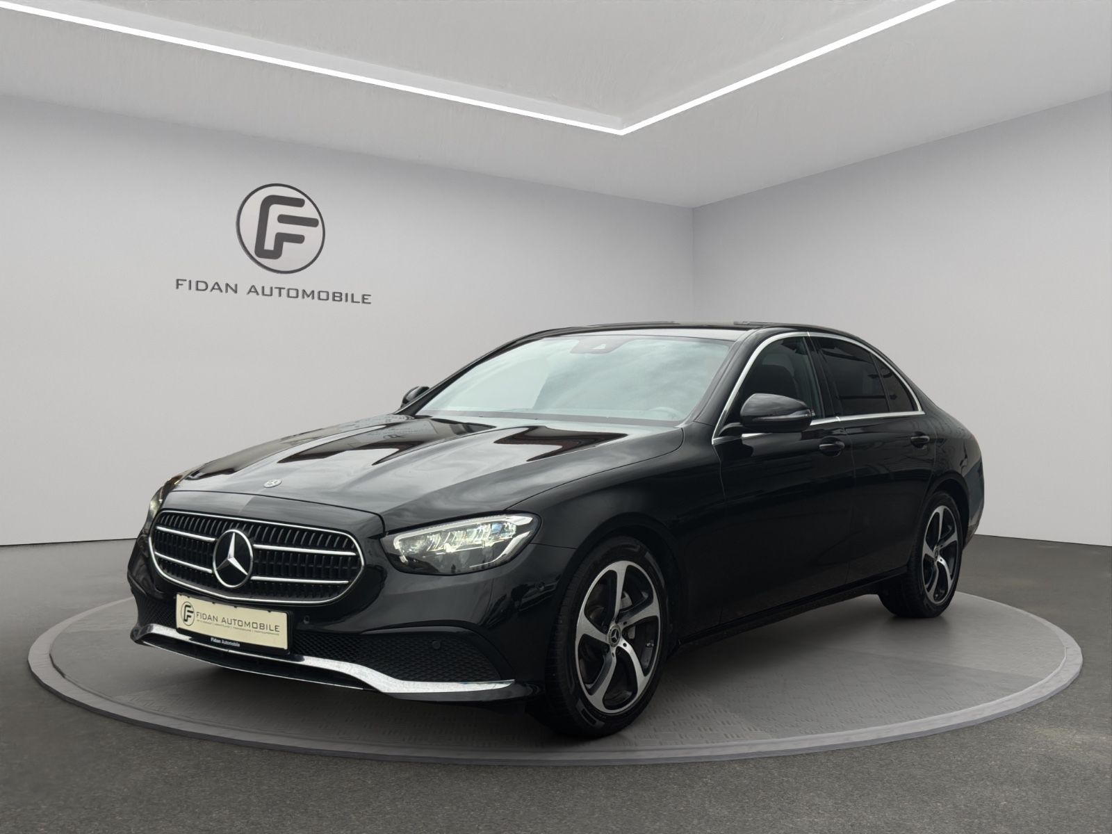 MERCEDES-BENZ E 220d Lim. Avantgarde LED*Ambiente*Kamera*App*