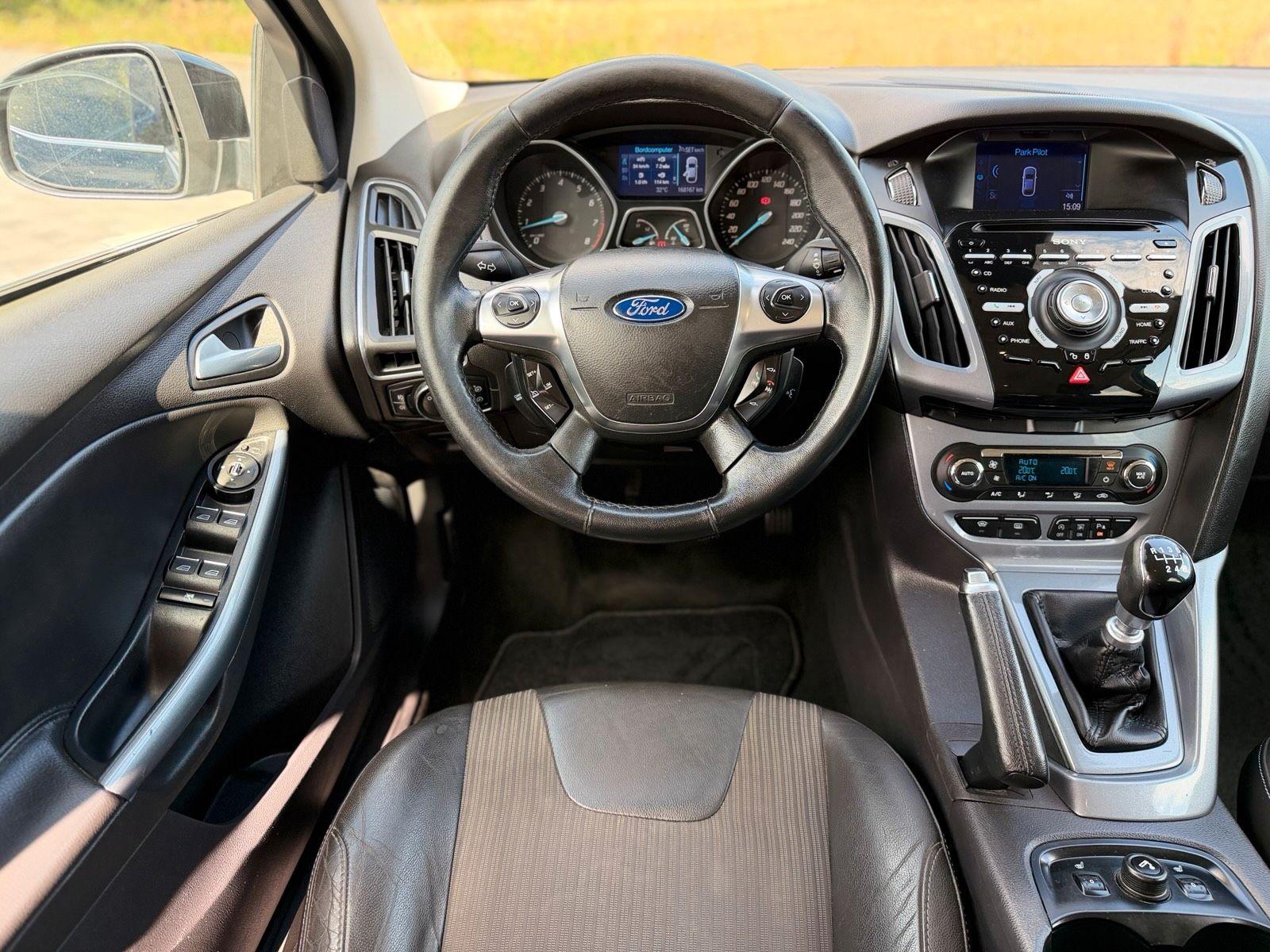 Ford Focus 2012 — photo 9
