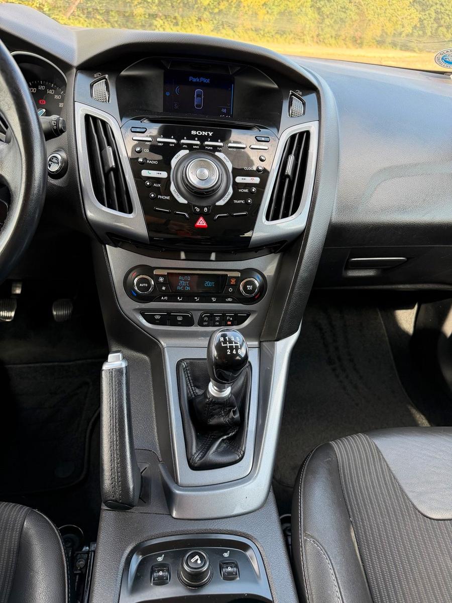 Ford Focus 2012 — photo 12