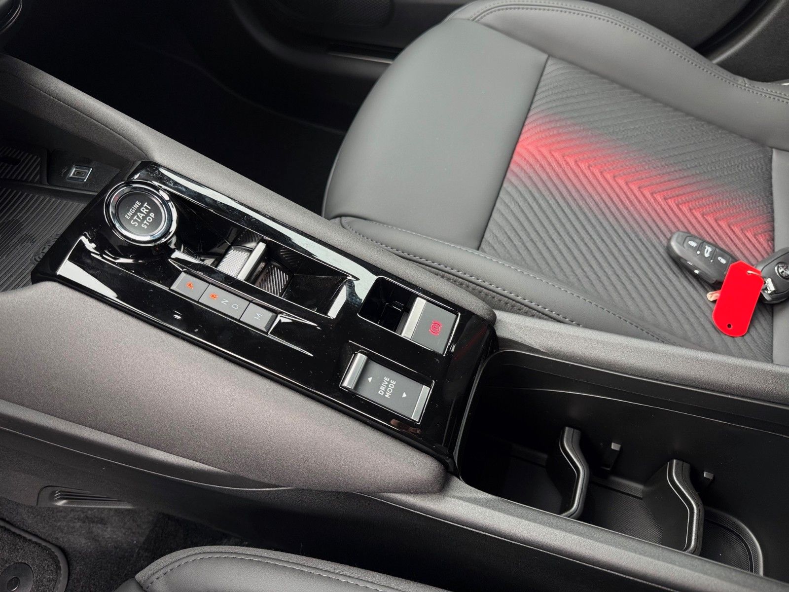 Fahrzeugabbildung Alfa Romeo Junior Ibrida Benzin Speciale 145PS Navi Kamera