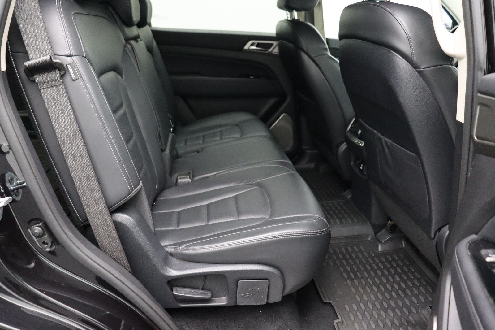 Fahrzeugabbildung Ssangyong REXTON 2.2 4WD AT QUARTZ+Comfort-Paket AHK 3.5T