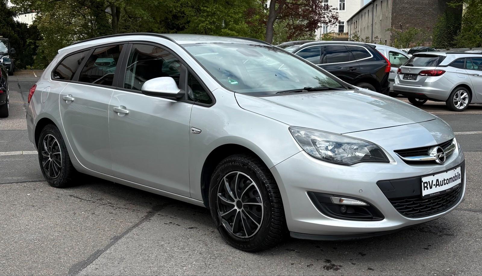 Opel Astra 2015 — interior