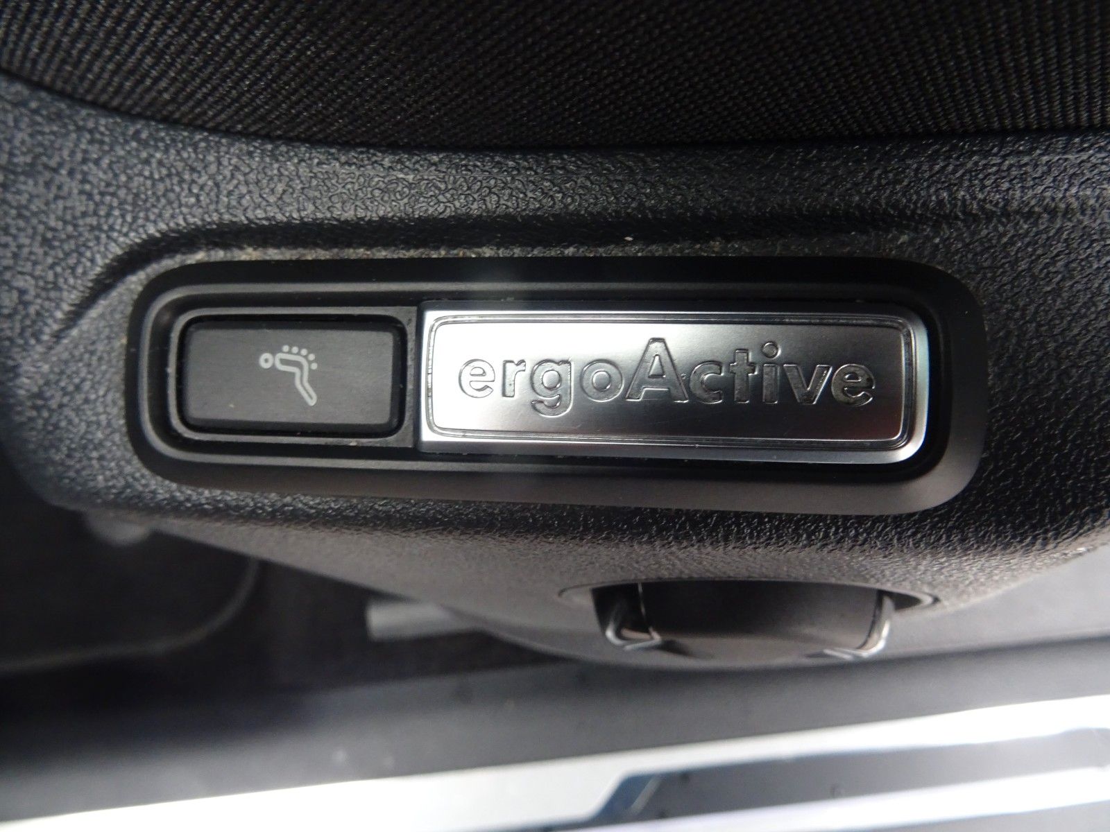 Fahrzeugabbildung Volkswagen Tiguan Highline-4Motion-Standheizung