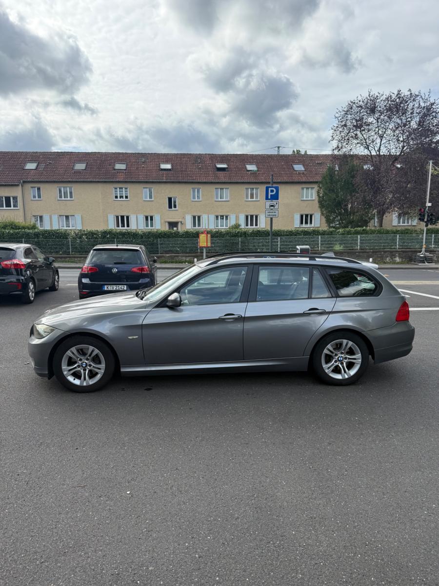 BMW  2009 — rear view