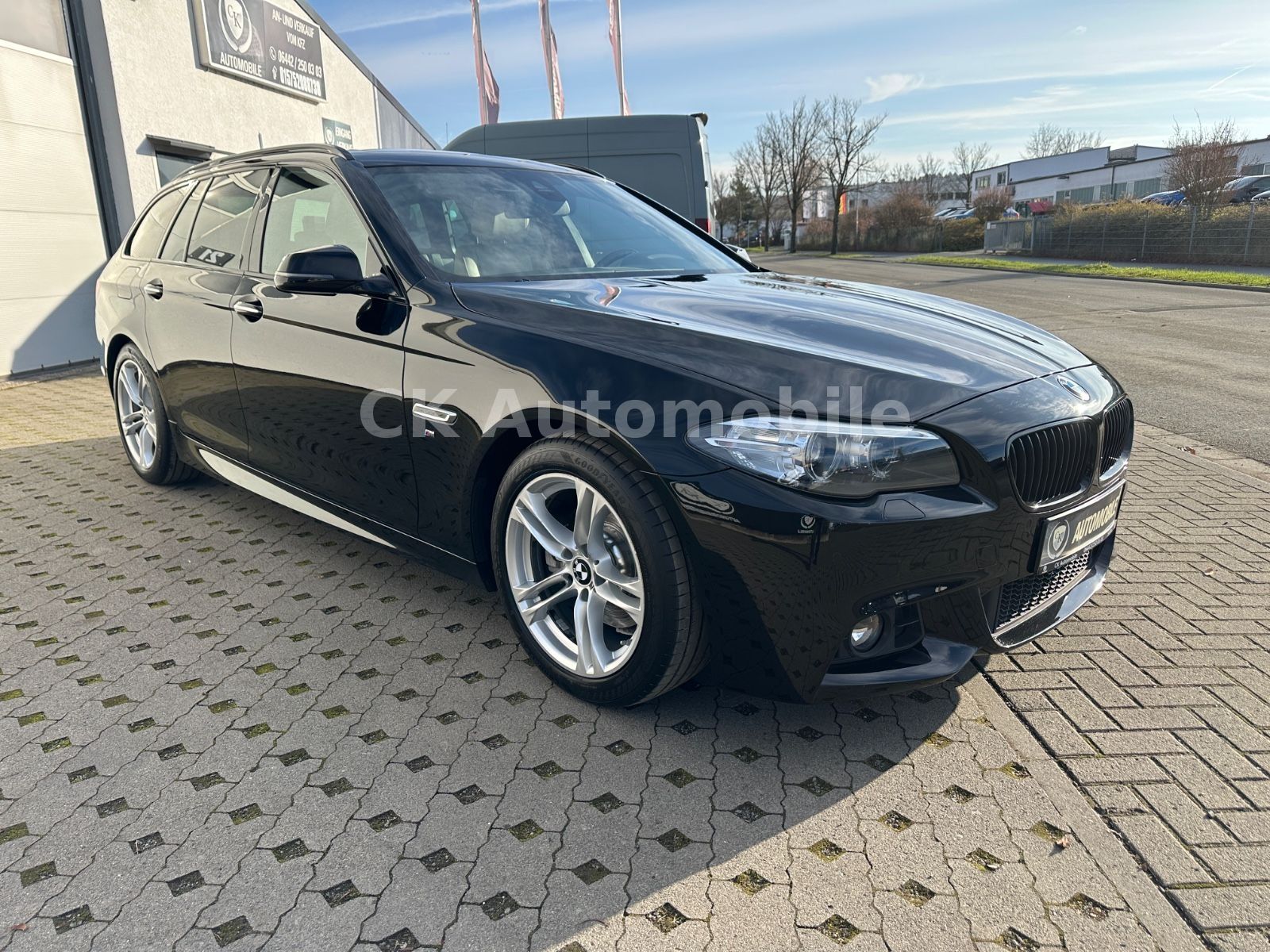 Fahrzeugabbildung BMW 520d Touring M-Sport/Shadow-Line/Navi/Pano/Kam.