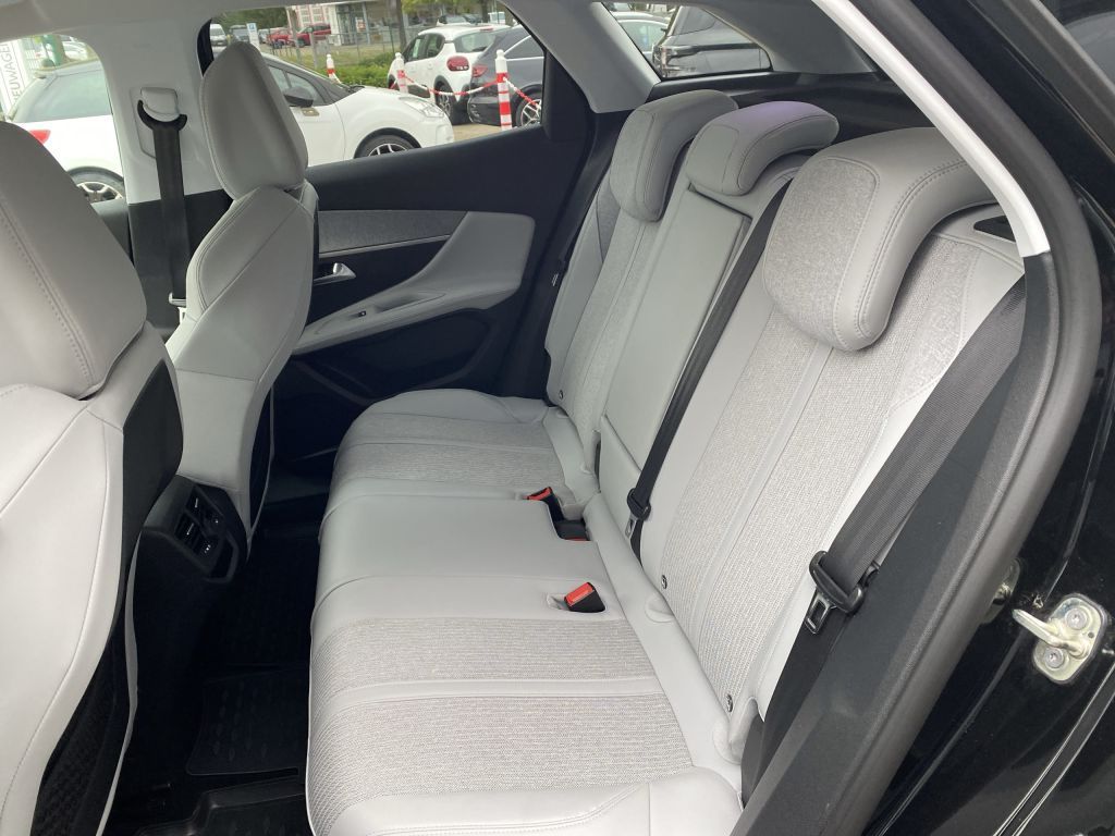 Fahrzeugabbildung Peugeot 3008 PureTech 130 S&S GPF Allure *Navi*Rückfahrk