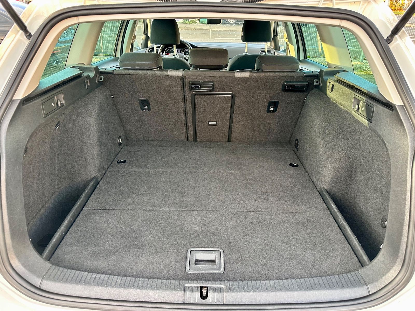 Fahrzeugabbildung Volkswagen GOLF VII VARIANT JOIN*NAVI*