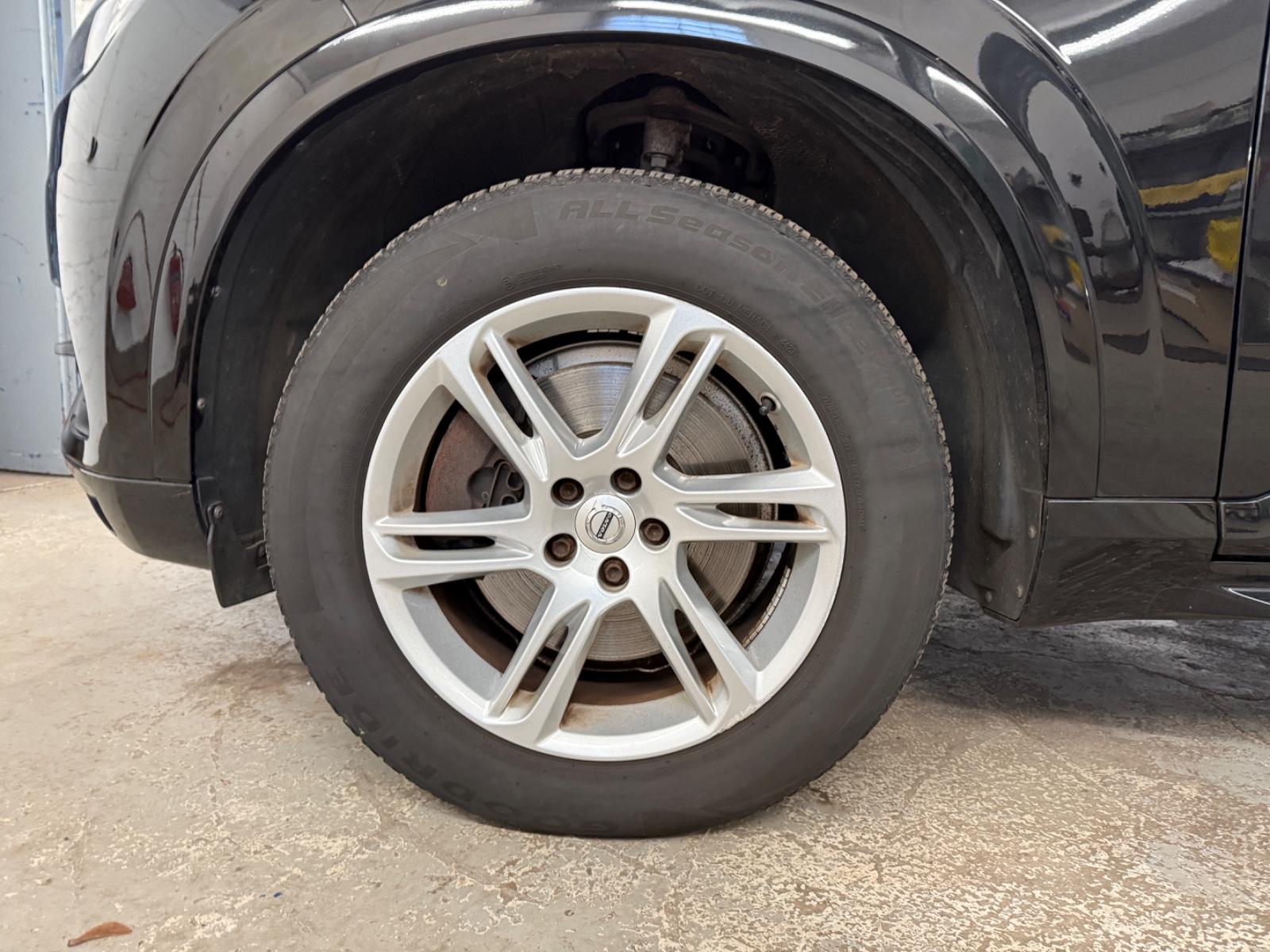 Volvo XC90 D4 | 190 ch | BVA | Caméra de recul | Régulateur adaptatif | Apple CarPlay | Attelage