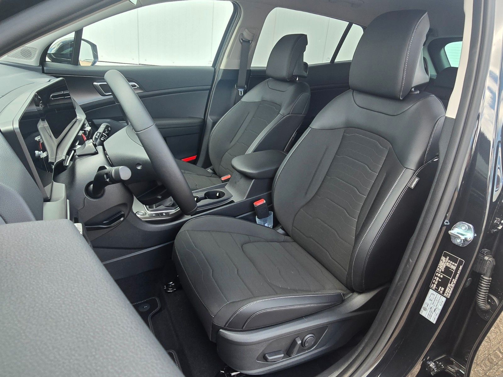 Fahrzeugabbildung Kia SPORTAGE 1.6T 2WD VIS KOM