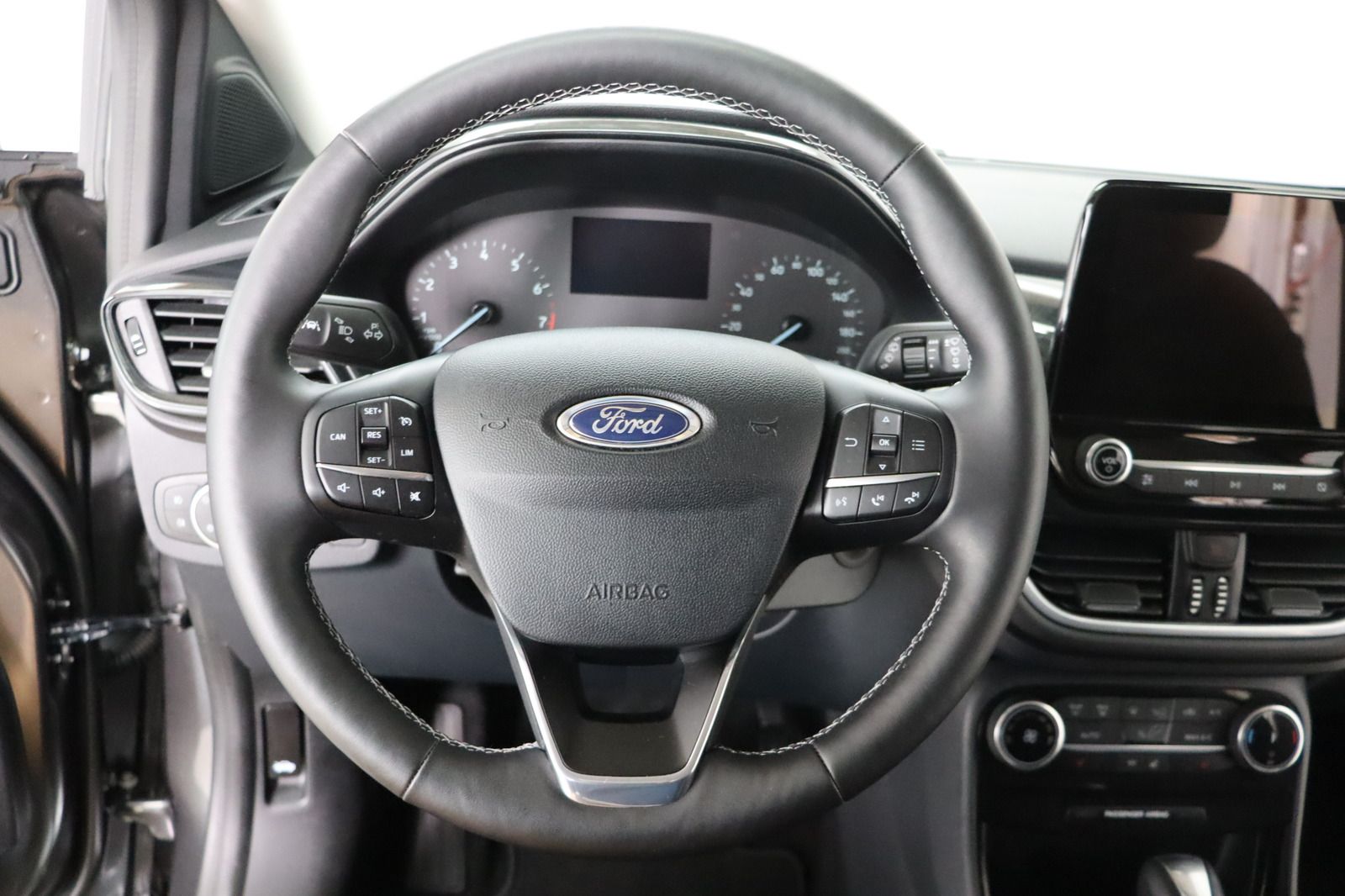 Fahrzeugabbildung Ford Puma 1.0 Eco Boost DCT Titanium