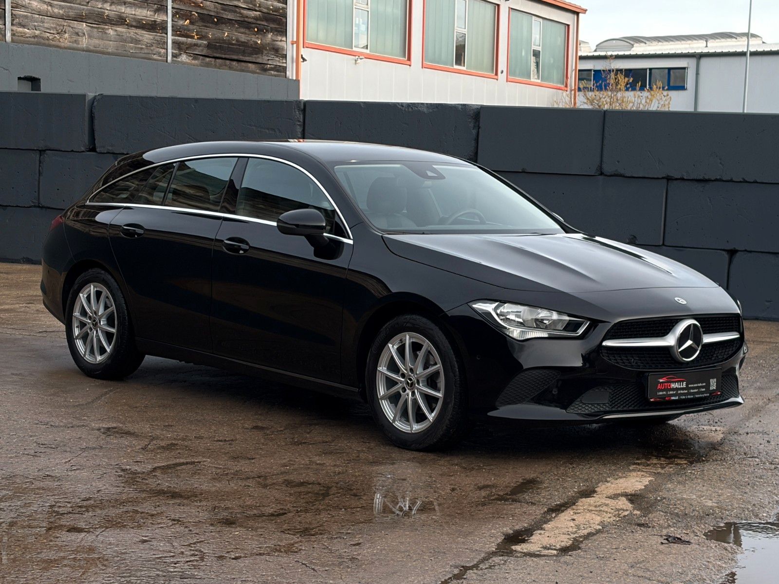 Fahrzeugabbildung Mercedes-Benz CLA 180 SB SHZ LKA TEMP MBUX Navi Wifi CarPlay
