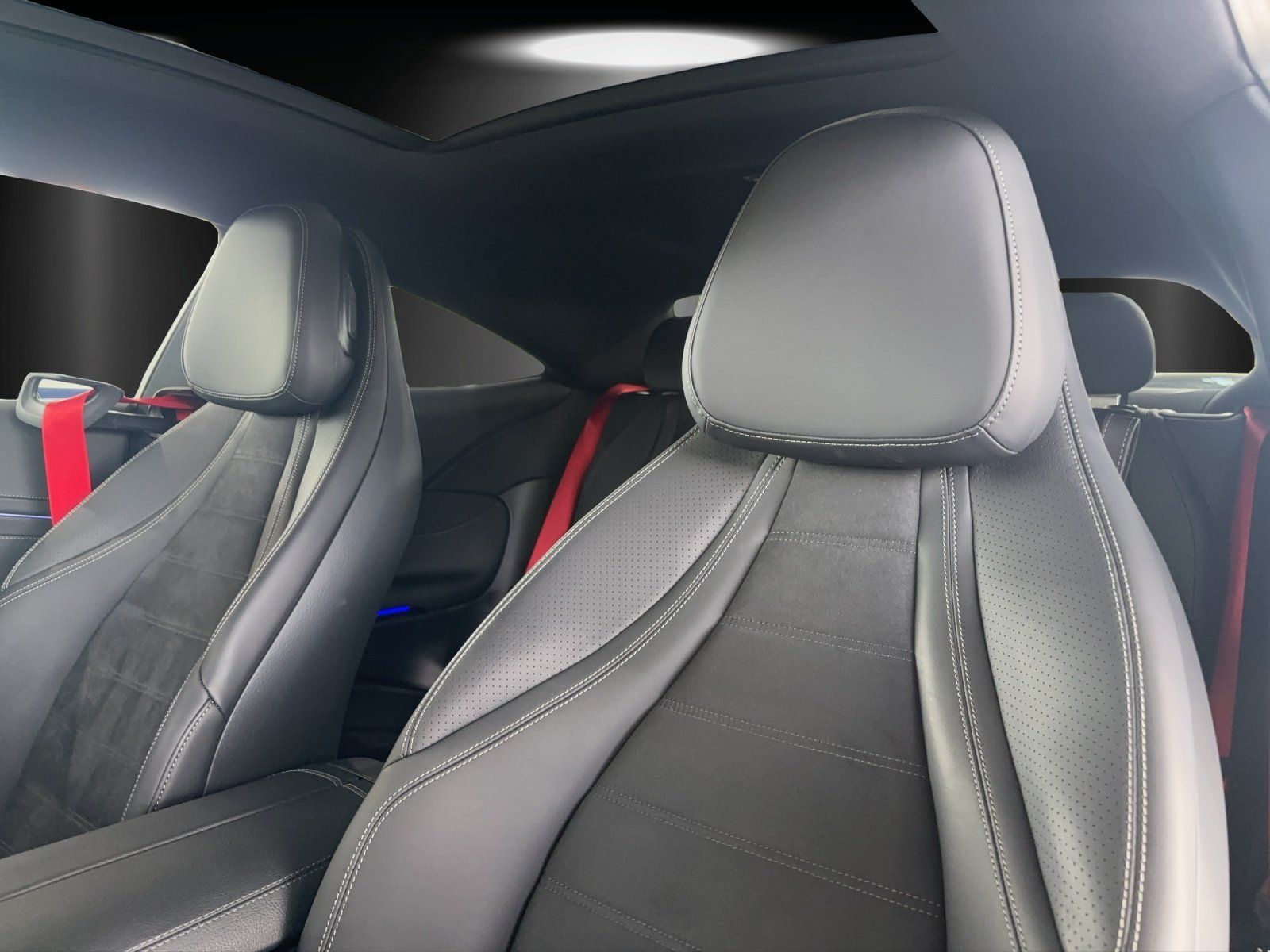 Fahrzeugabbildung Mercedes-Benz CLE 300 4M AMG Prem DISTRO Pano Memo KeyGo Night