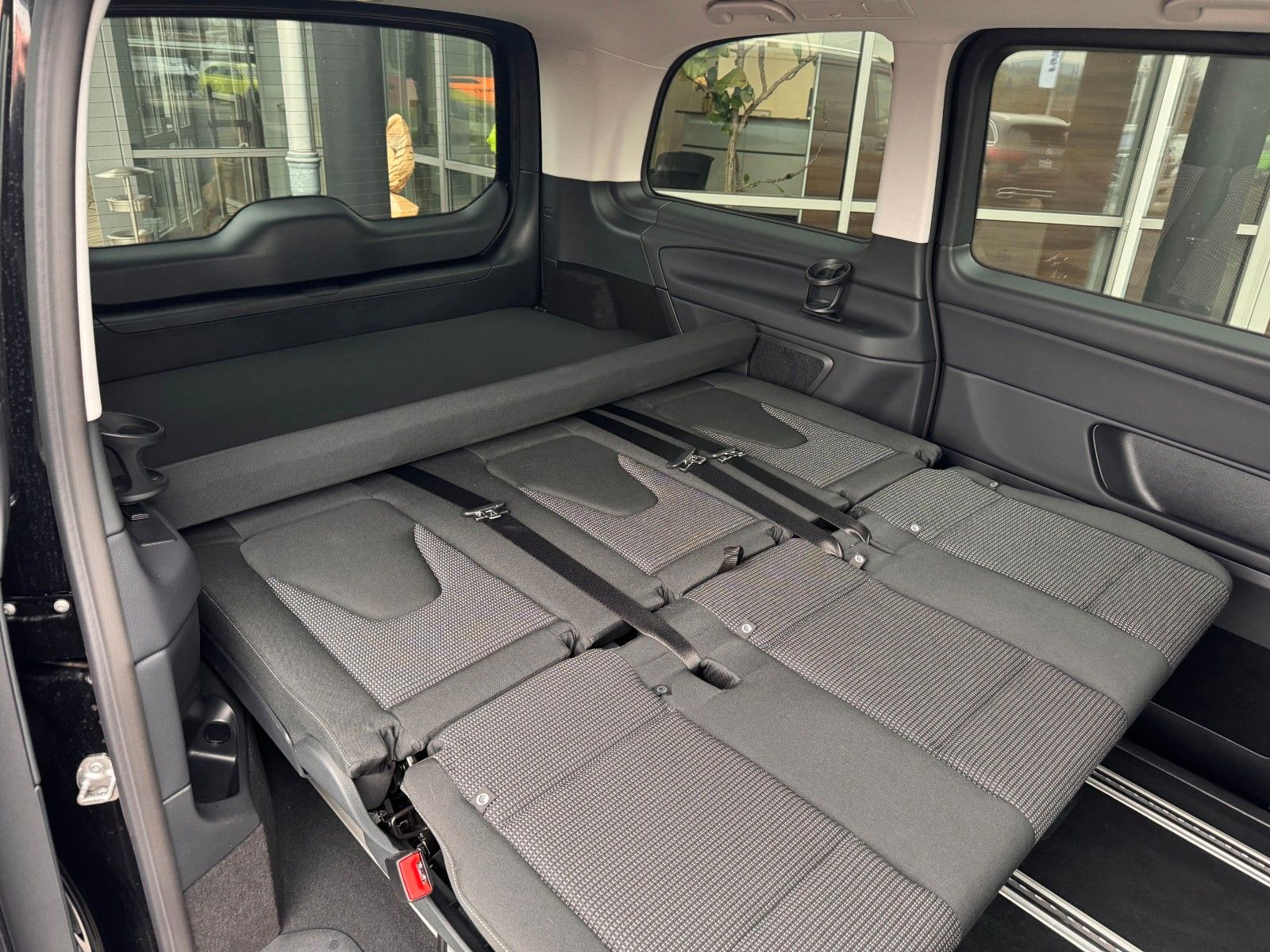 Fahrzeugabbildung Mercedes-Benz V 220 d STYLE K Liege-Paket AHK2,5 DISTRONIC