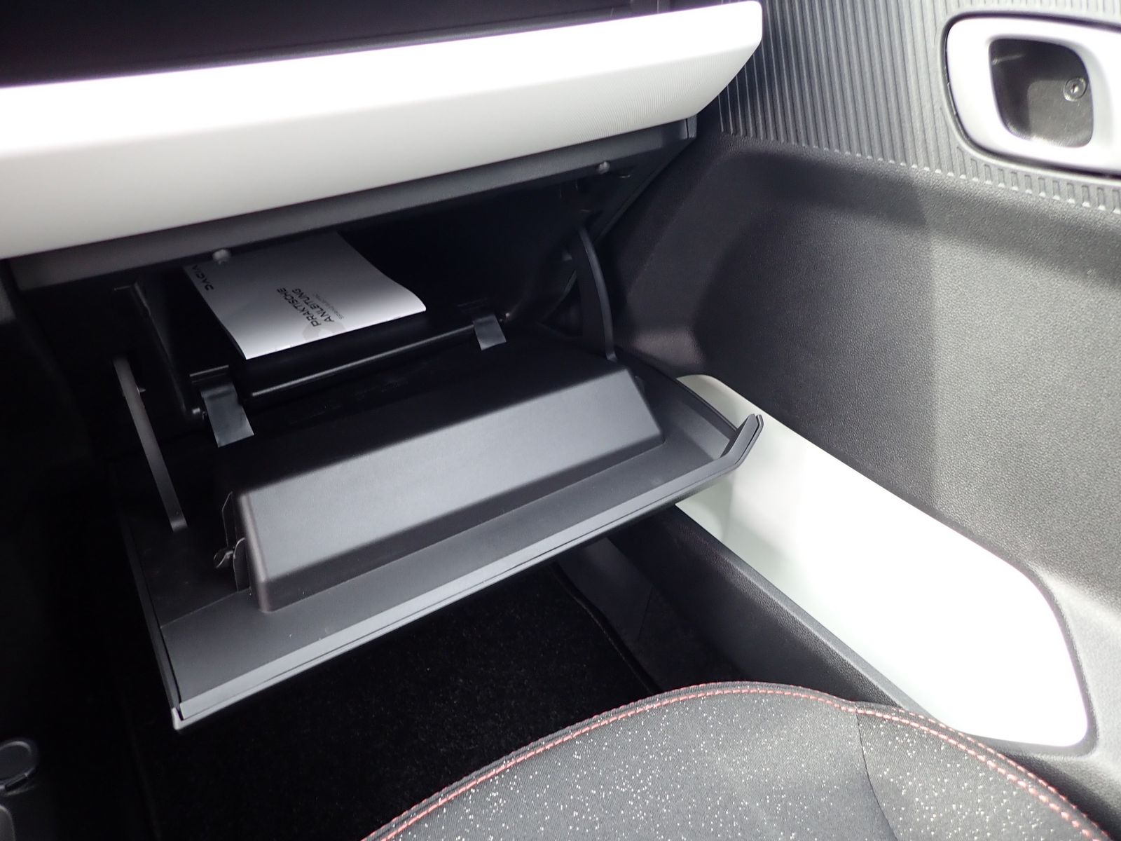 Fahrzeugabbildung Dacia Spring Expression ELECTRIC 65