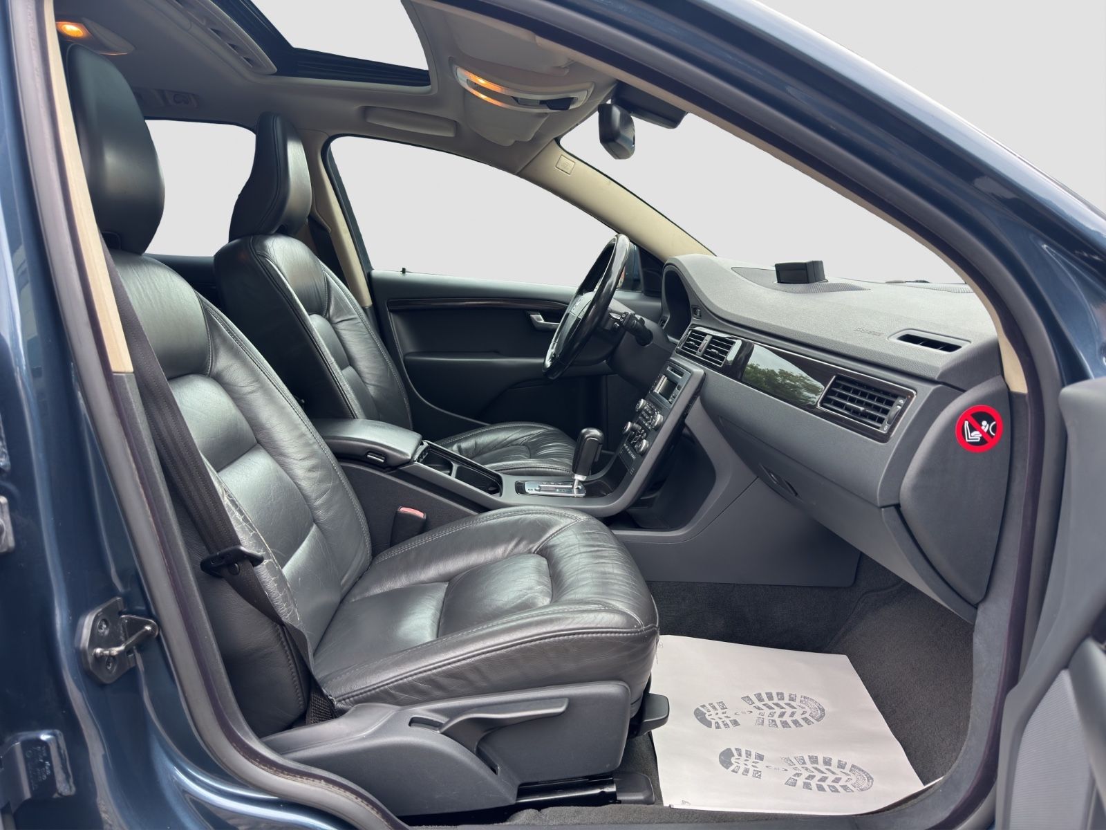 Fahrzeugabbildung Volvo V70 Kombi Momentum /Klimaautom./Navi./AHK/TÜV