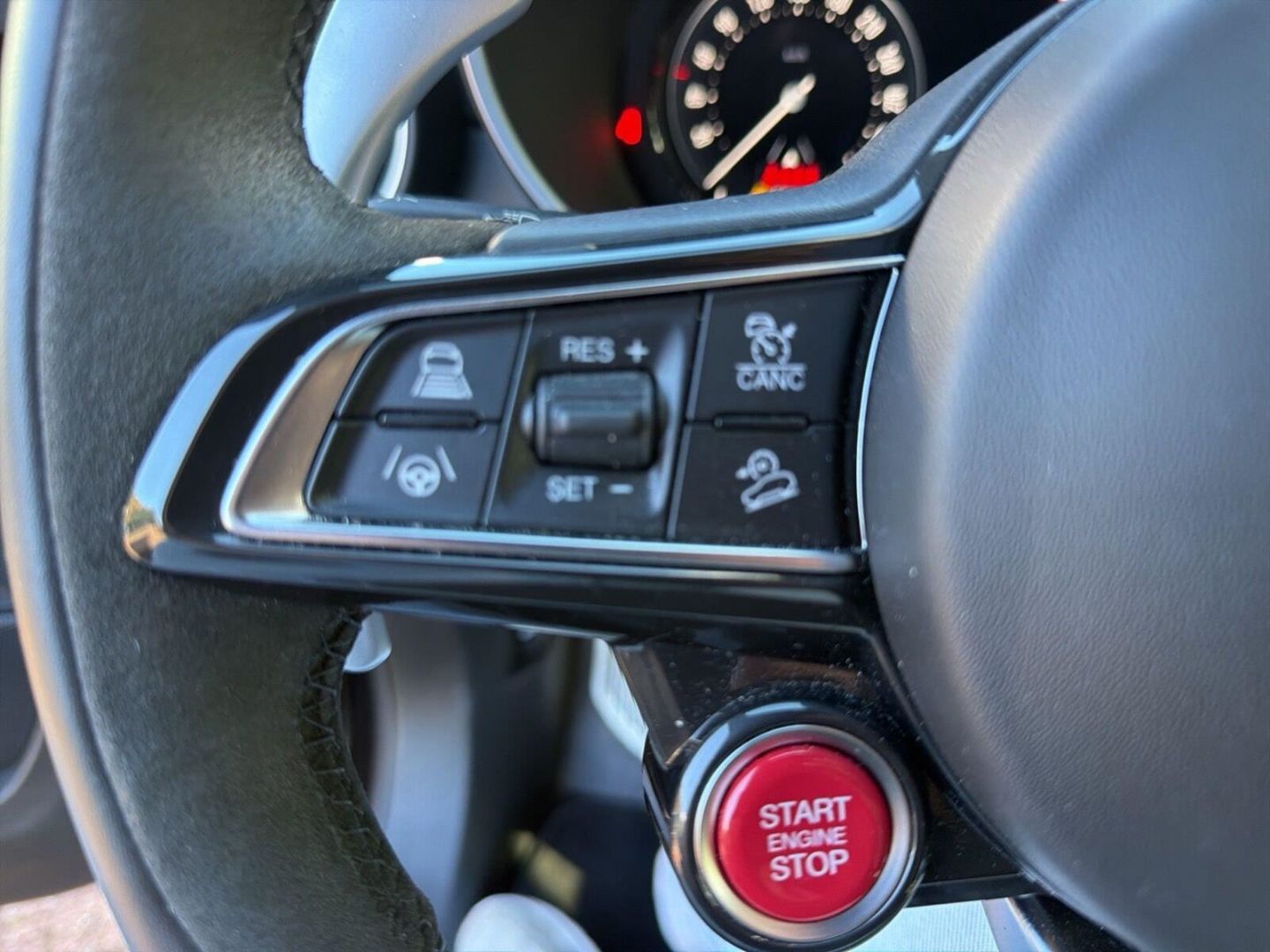 Fahrzeugabbildung Alfa Romeo Stelvio Quadrifoglio Q4 VOLL inkl. Auspuffanlage