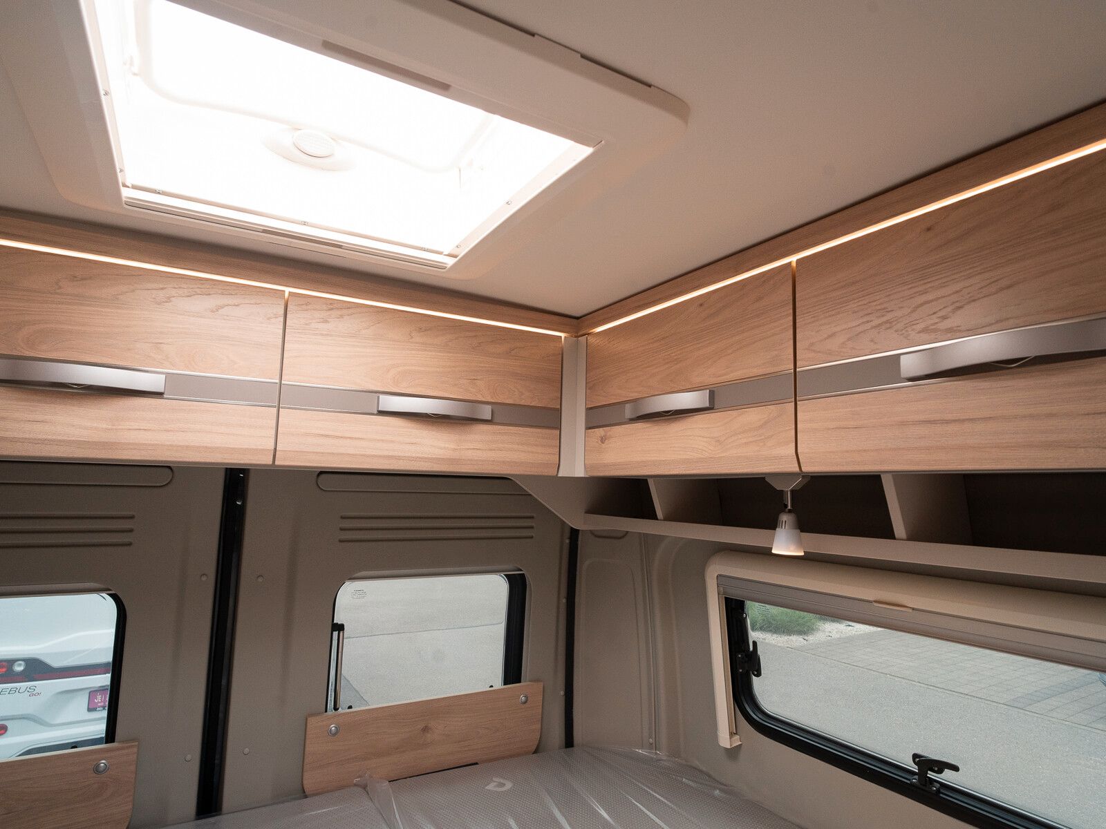 Fahrzeugabbildung Dethleffs Globetrail 600 DK Fiat Heckauszug/Rahmenfenster