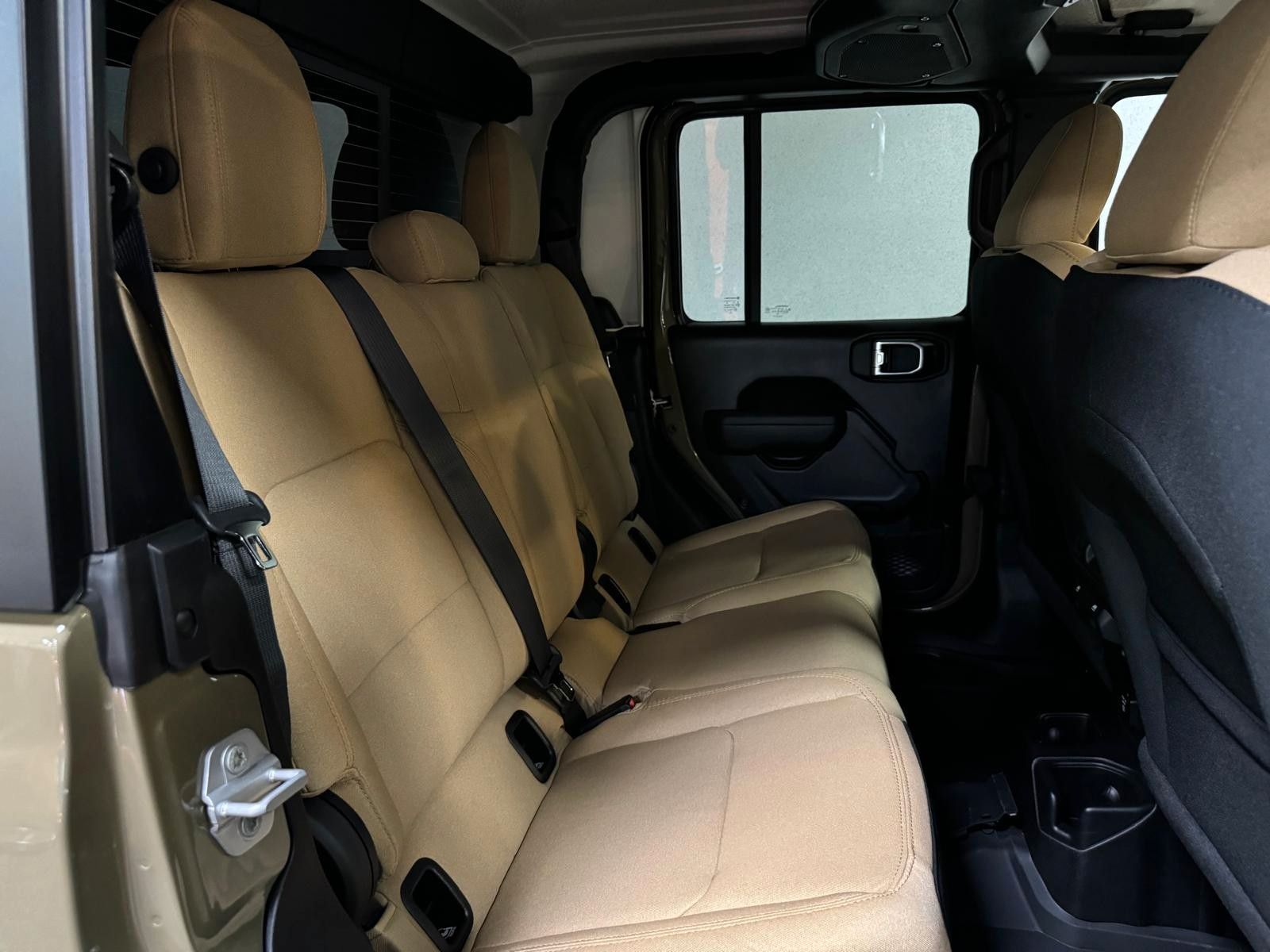 Fahrzeugabbildung Jeep GLADIATOR WILLYS '41 ED. 3.6L-V6 HARDTOP-SOFTTOP