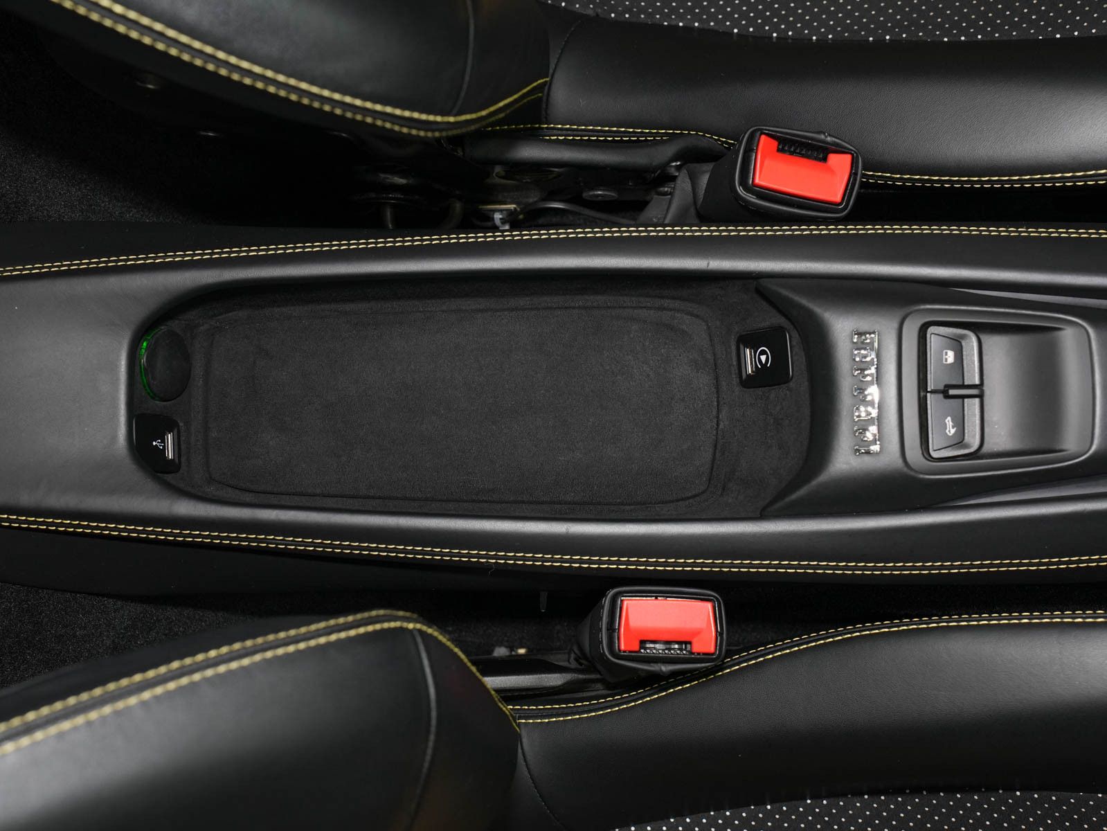 Fahrzeugabbildung Ferrari F8 Spider - Carbon! |Racing Sitze|JBL|BF-Display