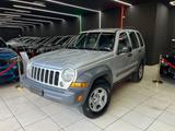 Jeep Cherokee 2.8 CRD Sport 163Cv - gebrauchte Jeep Cherokee aus dem Jahr 2005