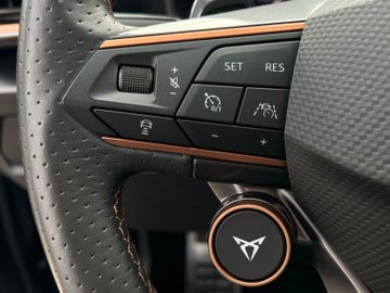 Fahrzeugabbildung CUPRA Leon ST VZ 1.4 e-HYBRID DSG Kamera Pano DCC ACC