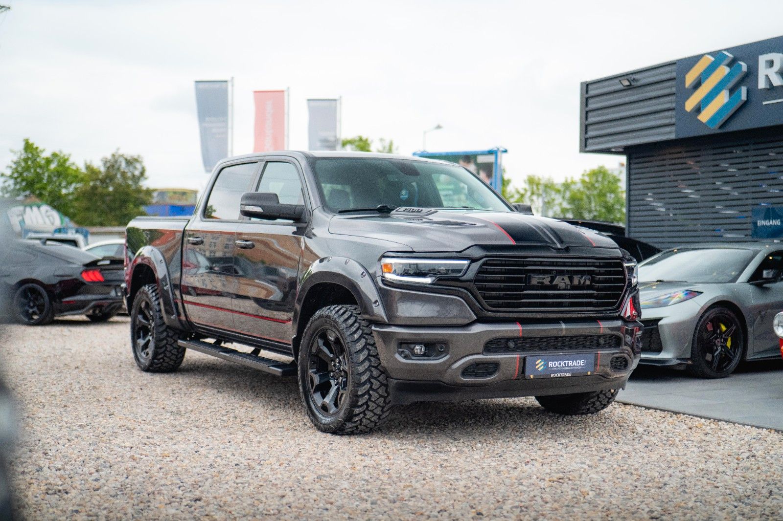 Fahrzeugabbildung Dodge RAM 5.7 V8 HEMI 4x4 OFFROAD Night-Paket *LED*19%