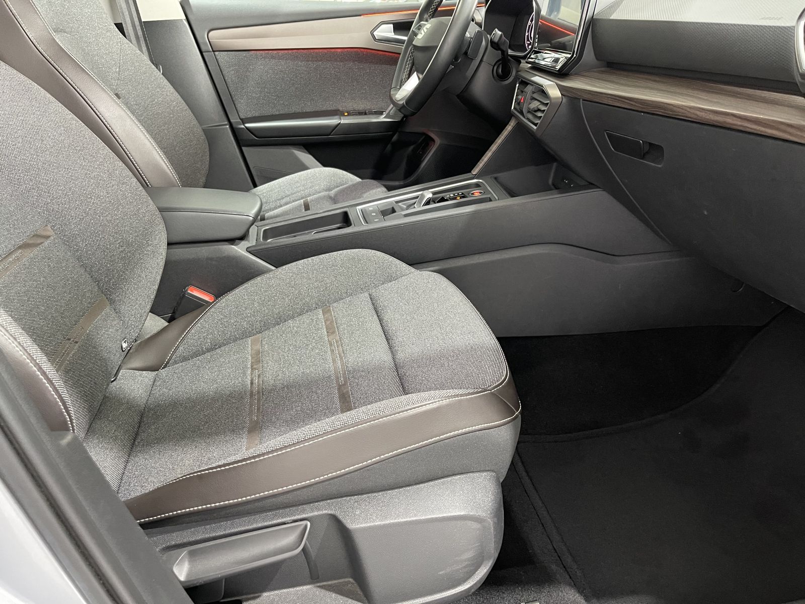 Fahrzeugabbildung SEAT Leon Xcellence 2.0 TDI*AHK*LED*Cam*Navi*