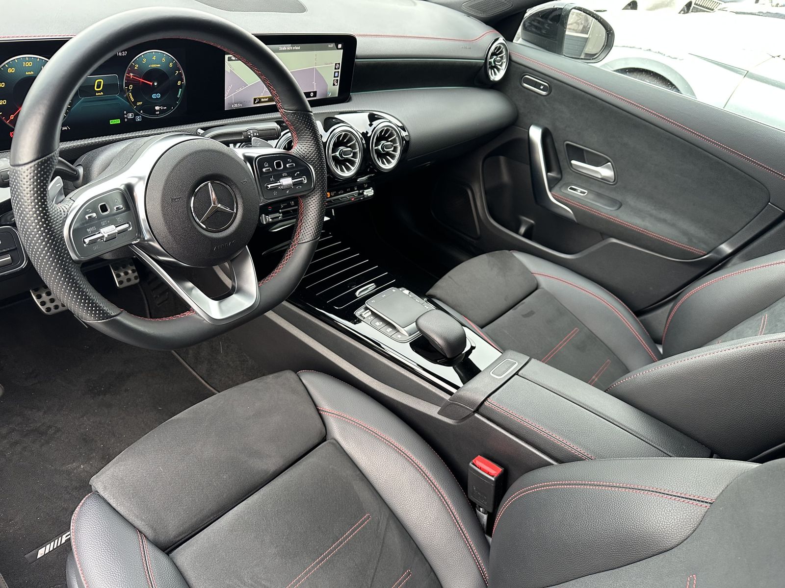 Fahrzeugabbildung Mercedes-Benz CLA 250e Shooting Brake NIGHT-PAKET+NAV+LED+19ZO