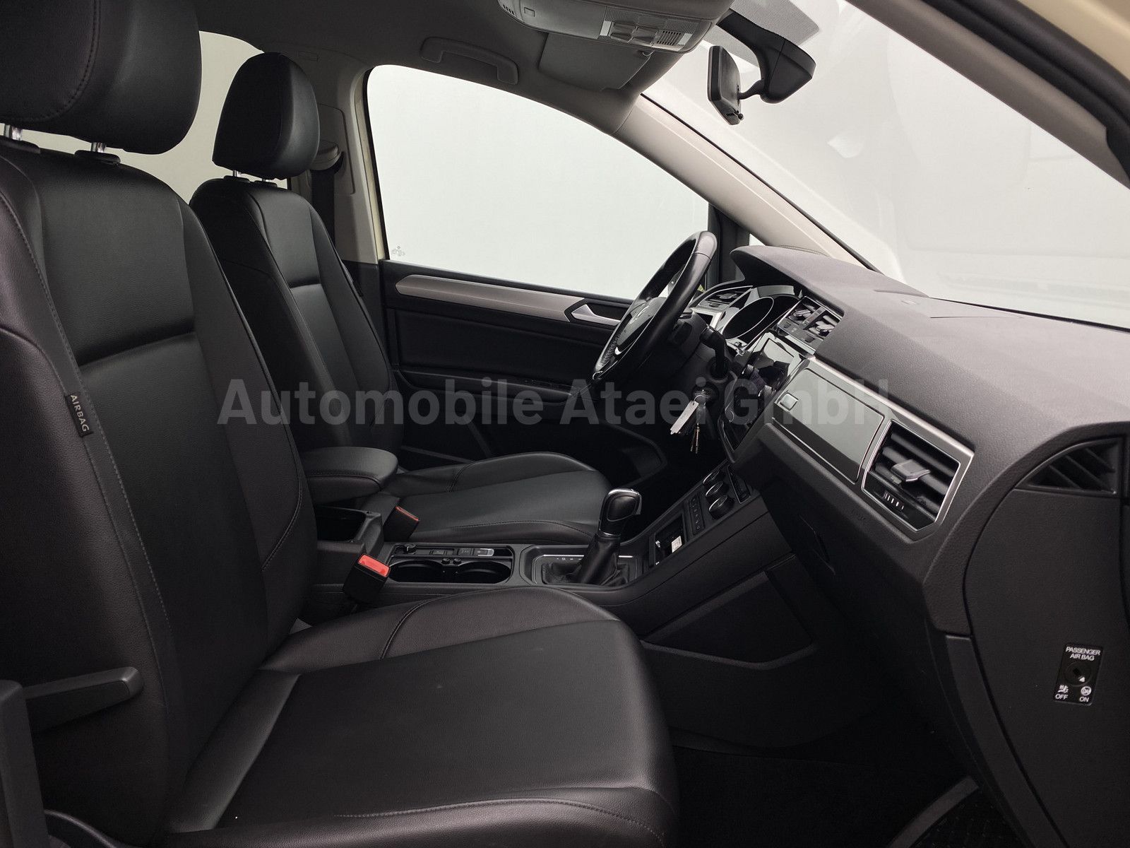Fahrzeugabbildung Volkswagen Touran DSG *Taxi* 7-SITZE+NAVI+LEDER 8658