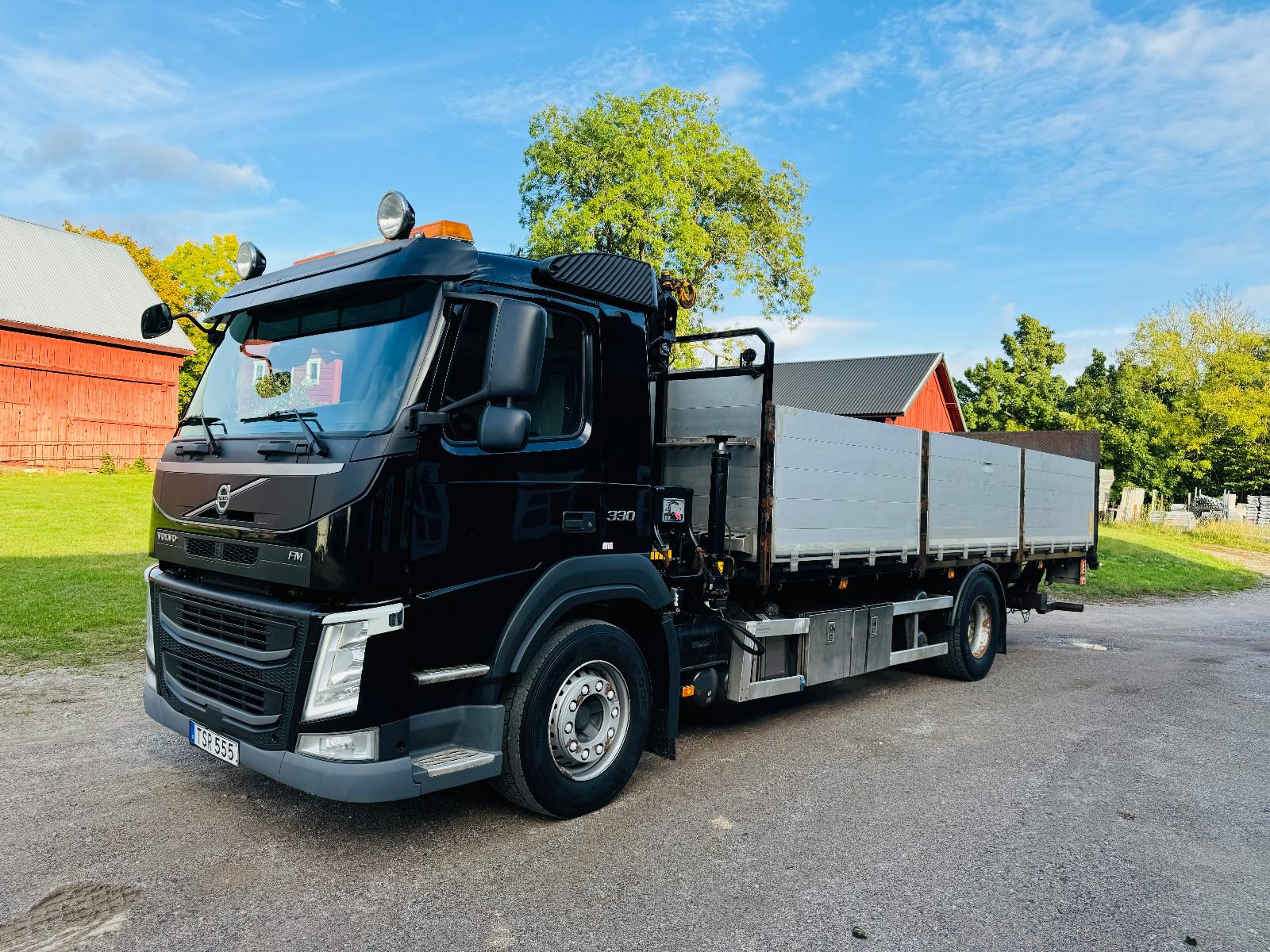 Volvo FM330 4x2 Crane Euro 6 Tail Lift