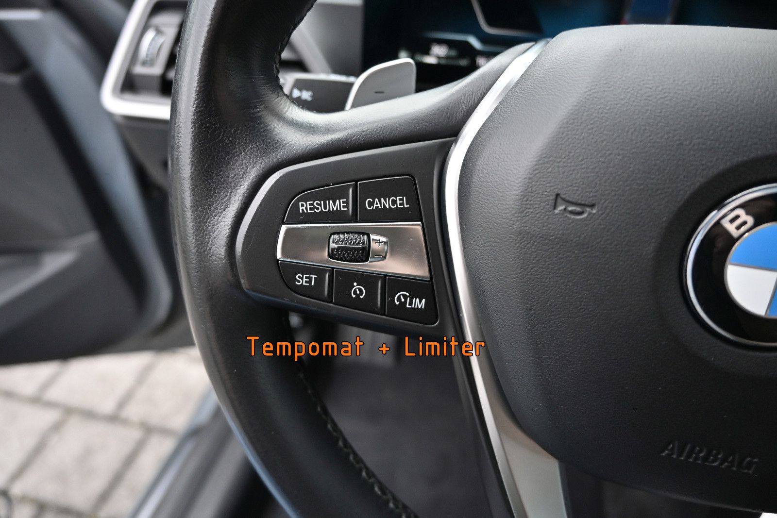 Fahrzeugabbildung BMW 330d xDrive °HEAD-UP°PRIVACY°STANDHEIZUNG°8FACH