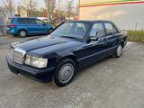 Mercedes-Benz MERCEDES 190er, W201 mit KLIMA - Mercedes-Benz A 190 mit Benzin-Antrieb: Limousine