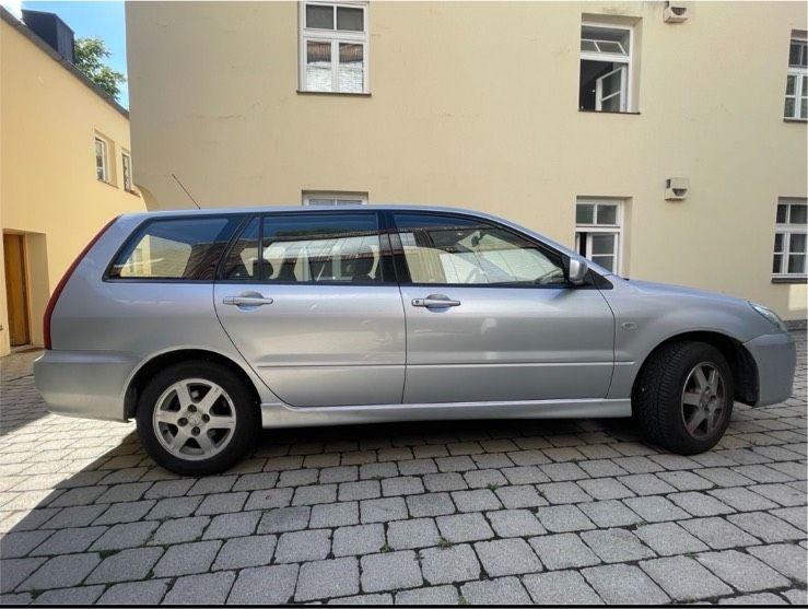 Mitsubishi Lancer 2004 — вигляд ззаду