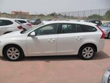 Volvo V60 D4 R-design Kinetic - AUTOMATICO - gebrauchte Volvo V60 aus dem Jahr 2014