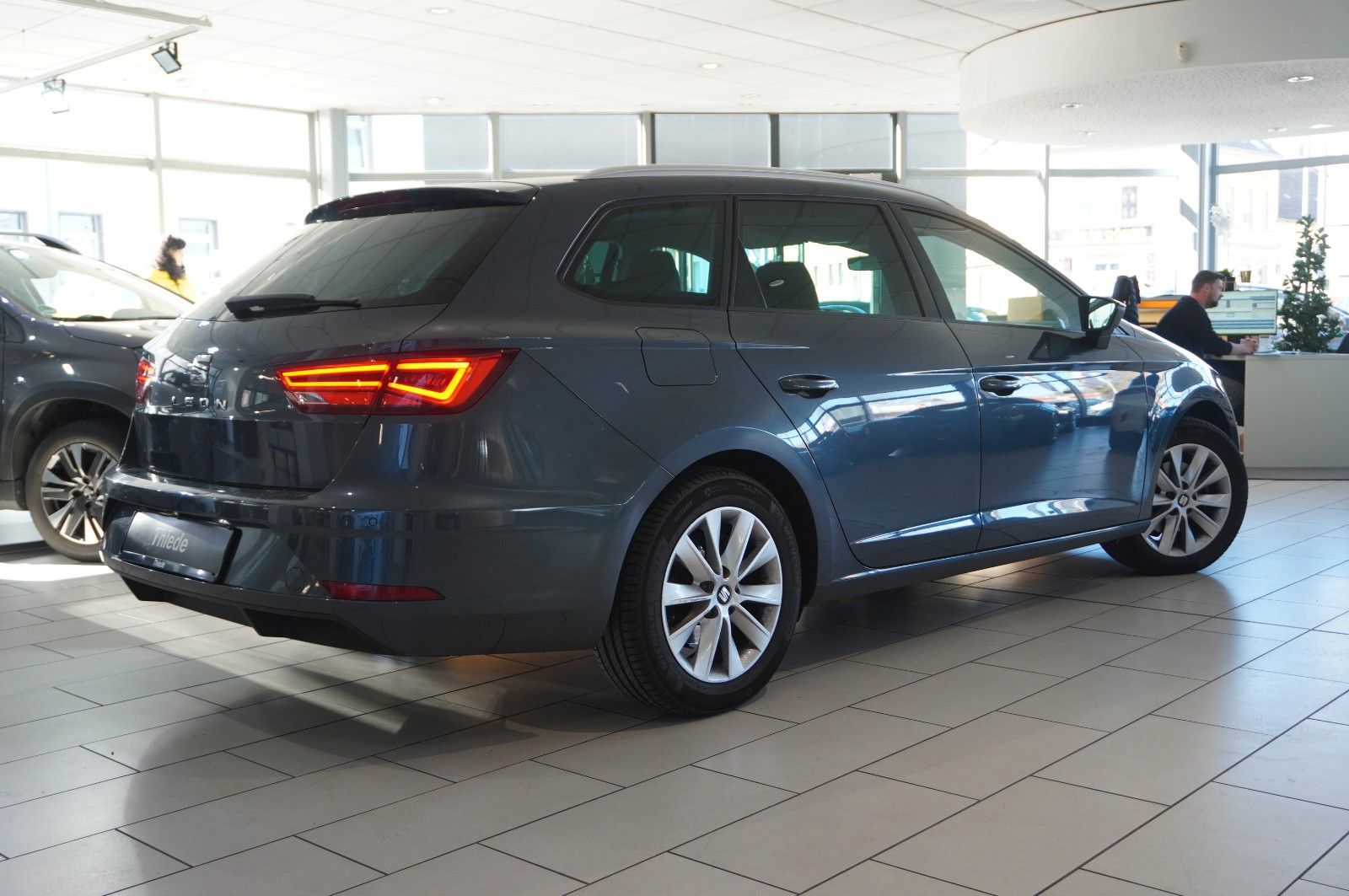 Fahrzeugabbildung SEAT Leon ST 1.6 TDI STYLE DSG NAVI/LED/KAMERA/SH/AHK