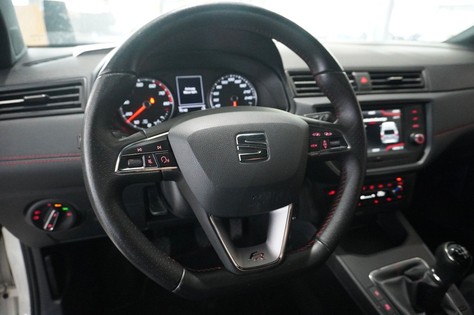 Fahrzeugabbildung SEAT Ibiza 1.0 TSI FR SPORT LED/NAVI/SHZ/PDC/TEMP/17"