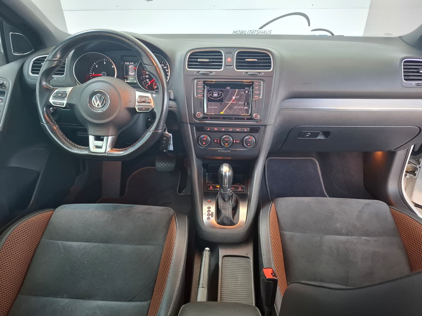 Fahrzeugabbildung Volkswagen Golf VI Cabriolet 2.0 TDI DSG Karmann +AHK +DCC