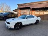Dodge 5,7 V8*TIEFER*LED*NAVI*PDC*LEDER*GARANTIE*TOP - gebrauchte Dodge Challenger aus dem Jahr 2015