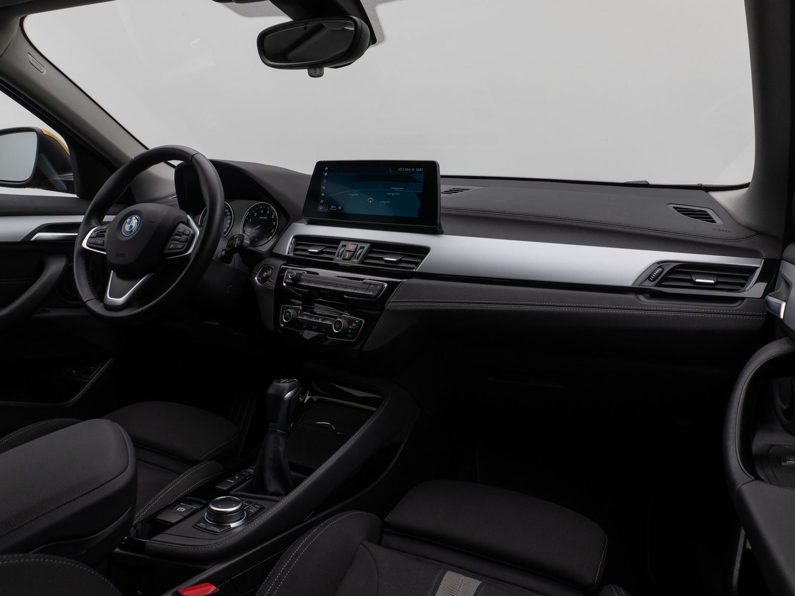 Fahrzeugabbildung BMW X2 xD25e Kamera HUD DAB Navi+ Alarm Sport LED