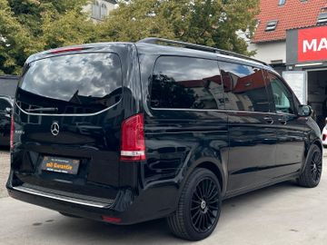 Mercedes V 220 - 12