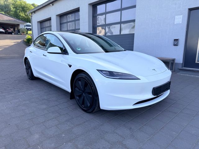 TESLA Model 3 Long Range | AWD | Highland | 1. Hand |