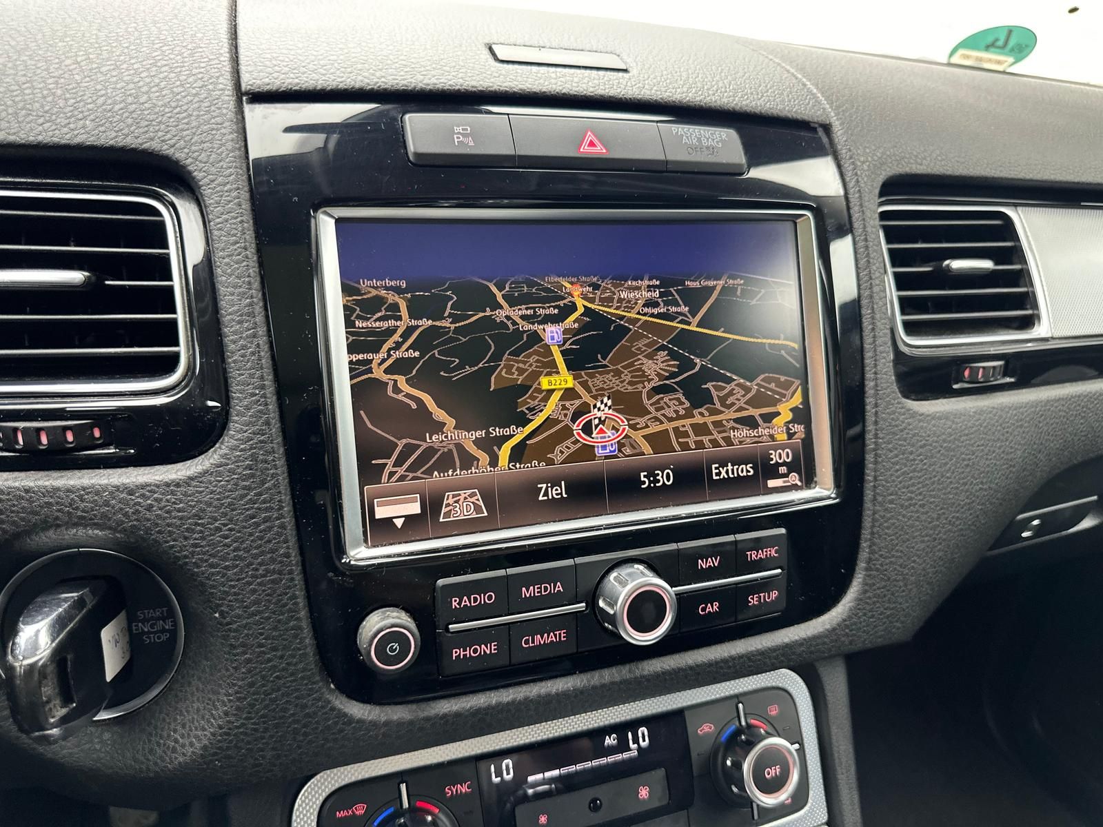 Fahrzeugabbildung Volkswagen TOUAREG 3.0TDI V6/LUFT/PANORAMA/AHK/LED/ACC/NAV
