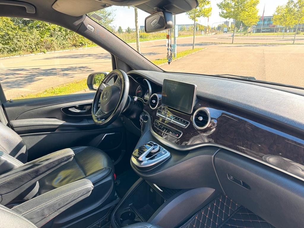 Mercedes-Benz V 220