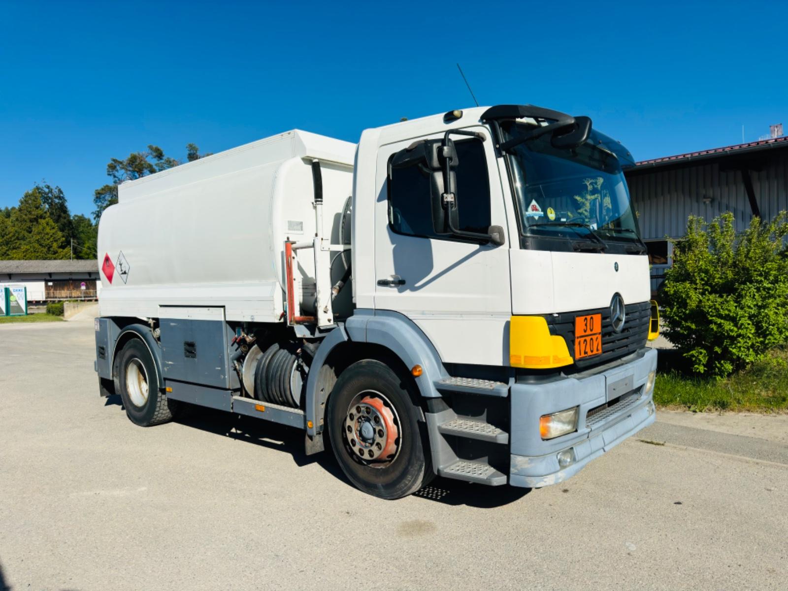 Mercedes-Benz Axor 1833 4X2