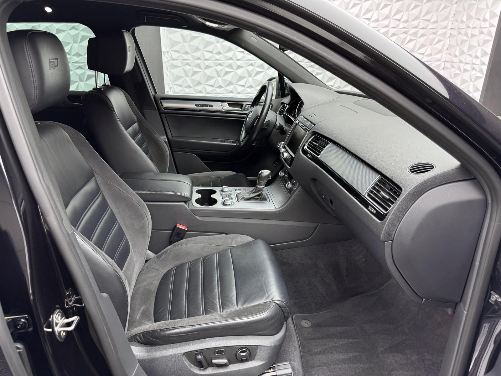 Fahrzeugabbildung Volkswagen 3.0 TDI R-LINE/4MOTION/STANDHZ/LUFT/KEY/AHK/360°