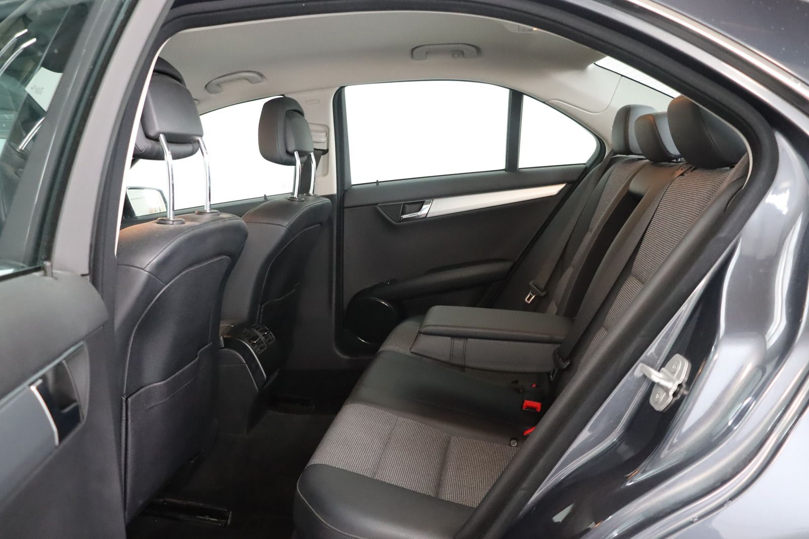 Fahrzeugabbildung Mercedes-Benz C 180 KOMPRESSOR HU/AU 02.27