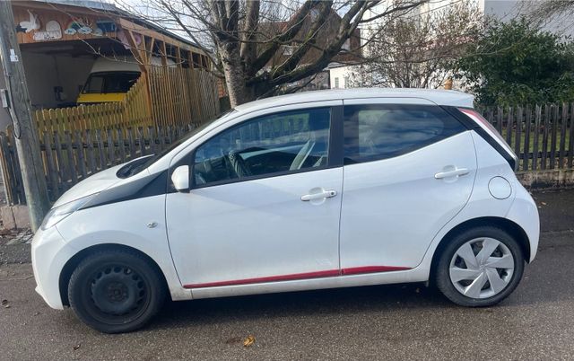 Toyota Aygo, 2016, gut in Schuss, sehr gel...