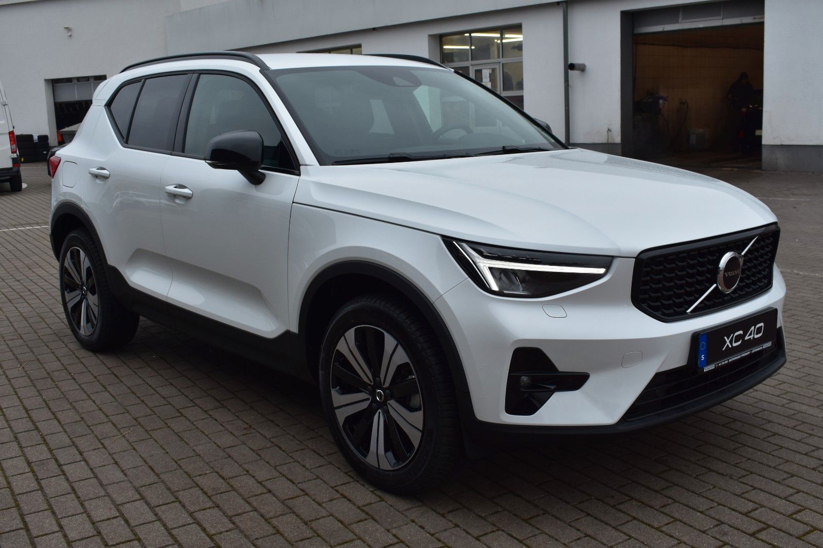 Fahrzeugabbildung Volvo XC40 T5 Recharge DKG Plus Dark*RFK*BLIS*ACC*AHK